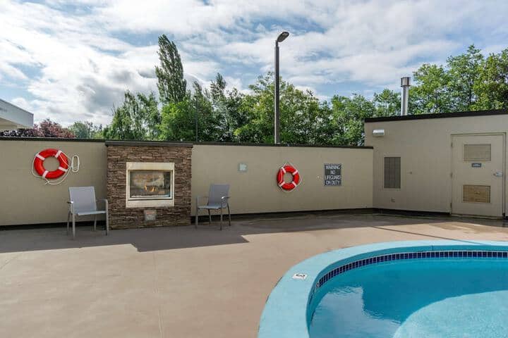 Pool 22 of 33