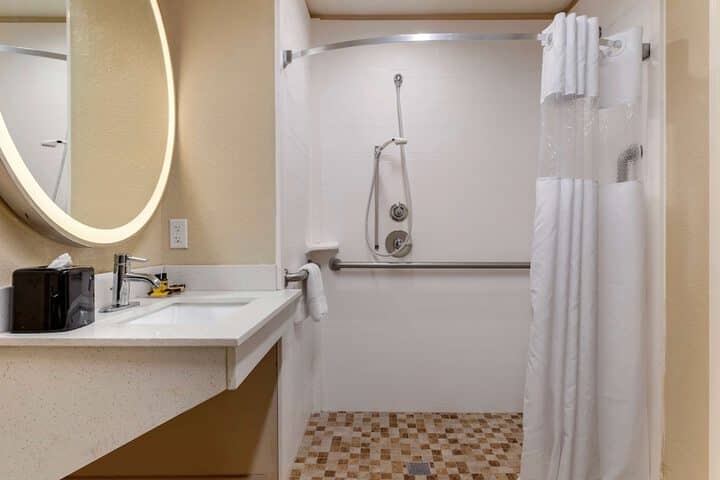 Room 12 of 27
