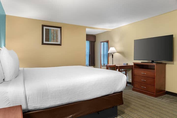 Room 5 of 35