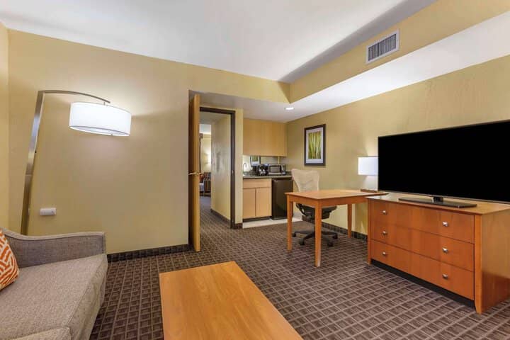 Room 16 of 37