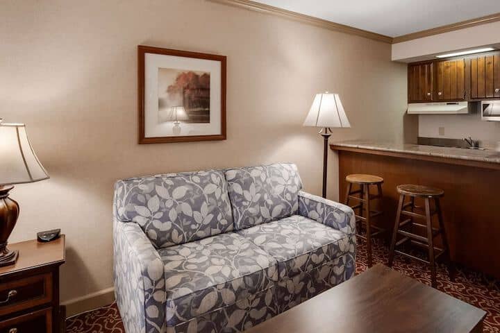 Room 15 of 37