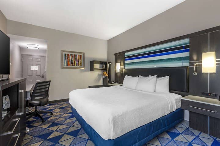 Room 7 of 27