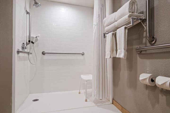 Room 15 of 28