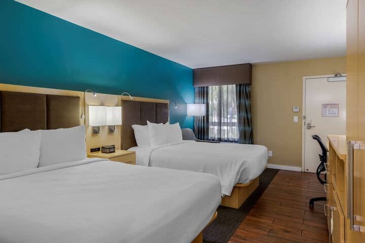 Room 32 of 59