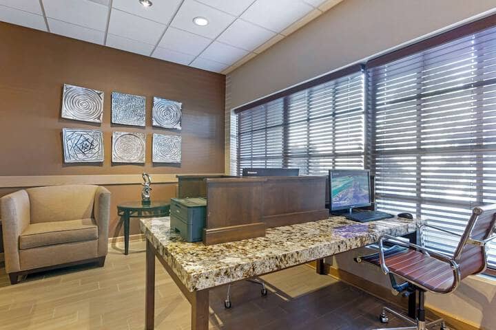 Business Center 58 of 60