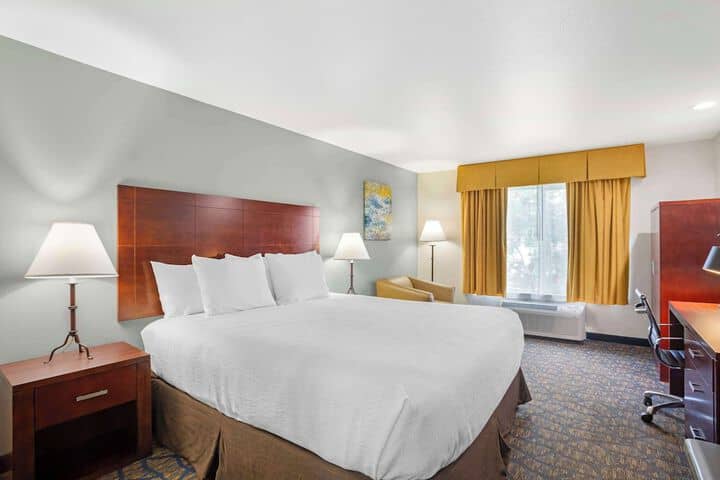 Room 16 of 39