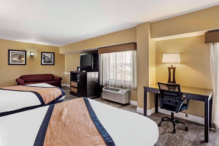 Room 13 of 38