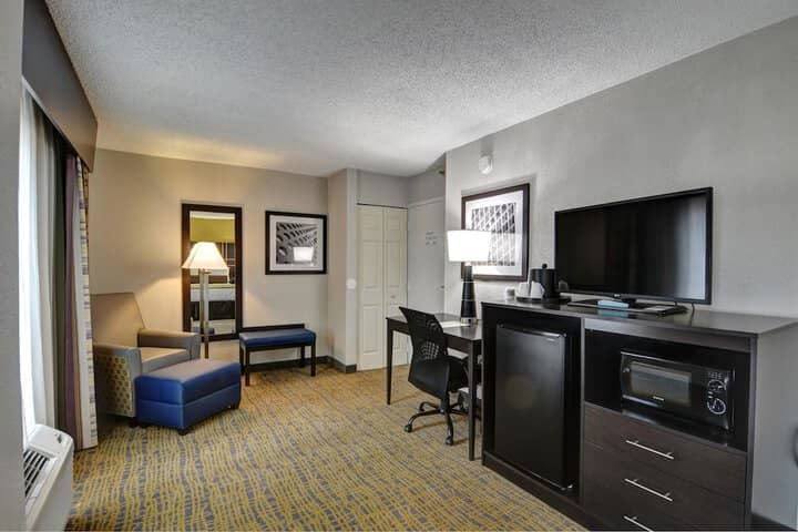 Room 7 of 18