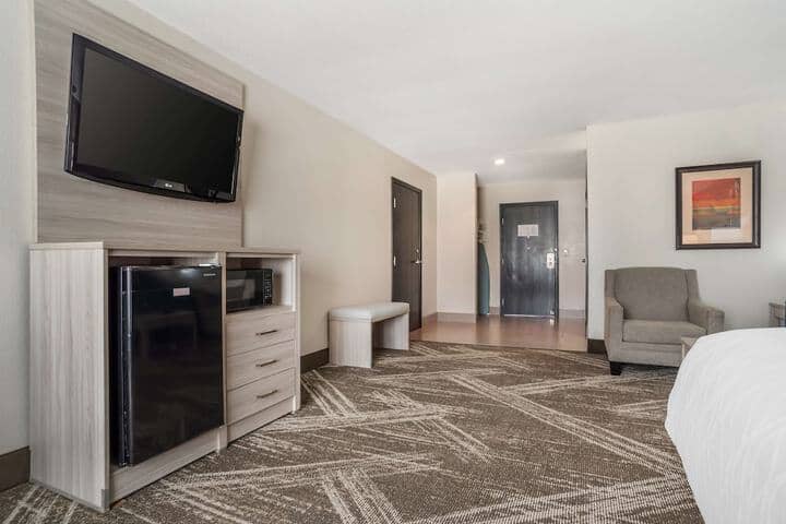 Room 9 of 32