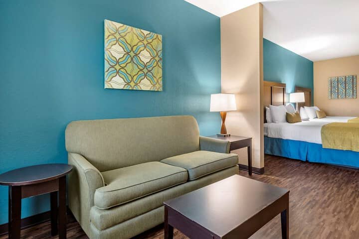 Room 8 of 27