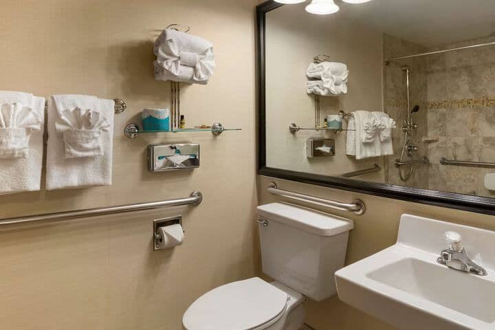 Room 52 of 76