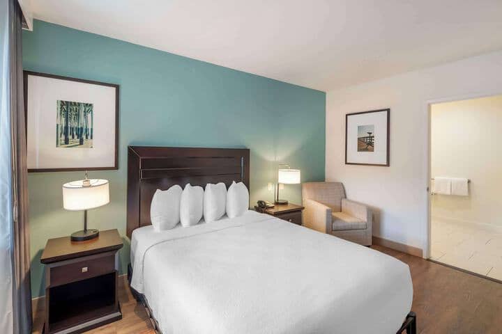 Room 21 of 38