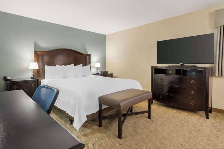 Room 25 of 59