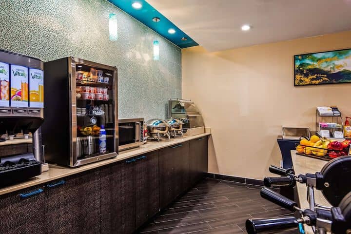 Breakfast area
