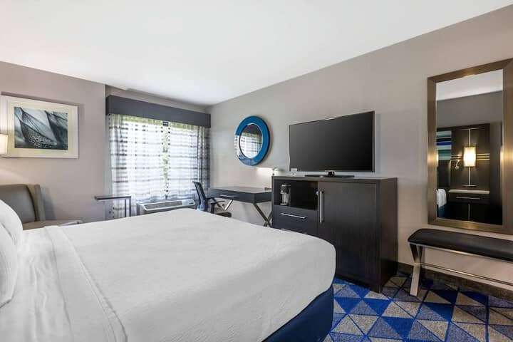Room 6 of 27