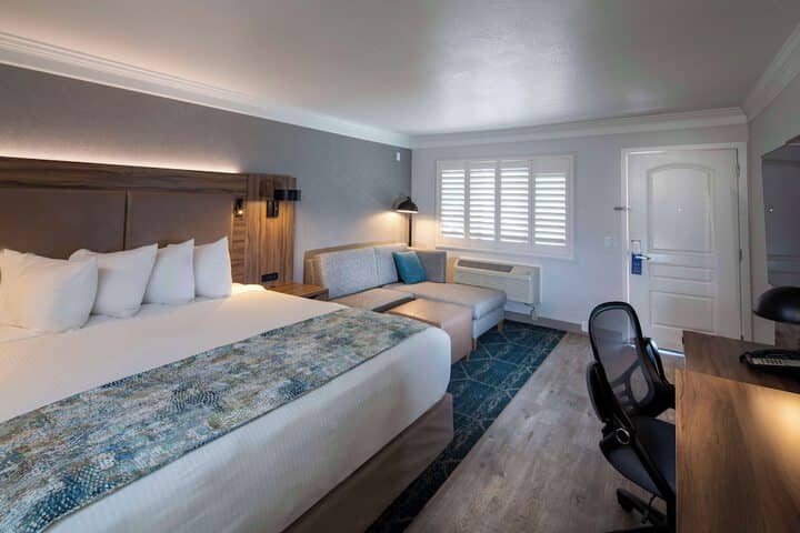 Room 18 of 46