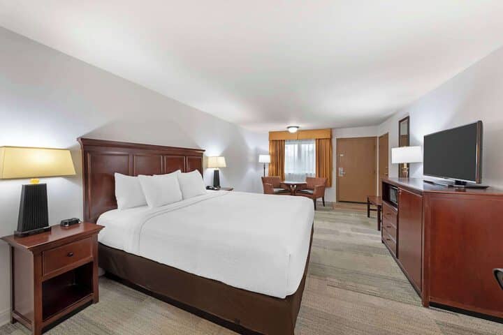 Room 14 of 33