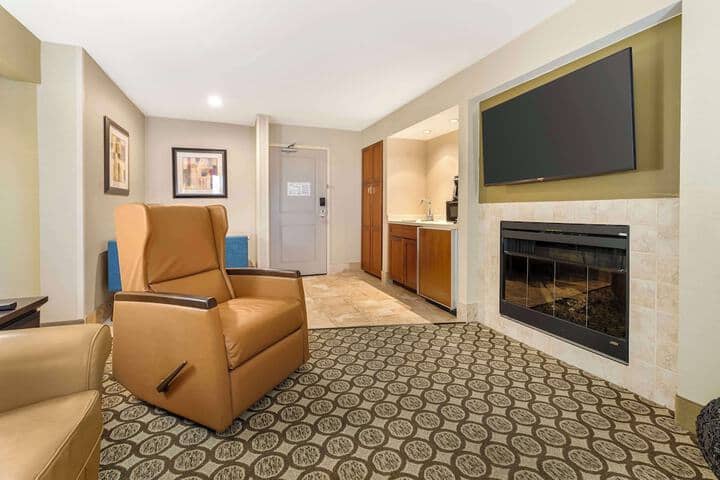 Room 30 of 59