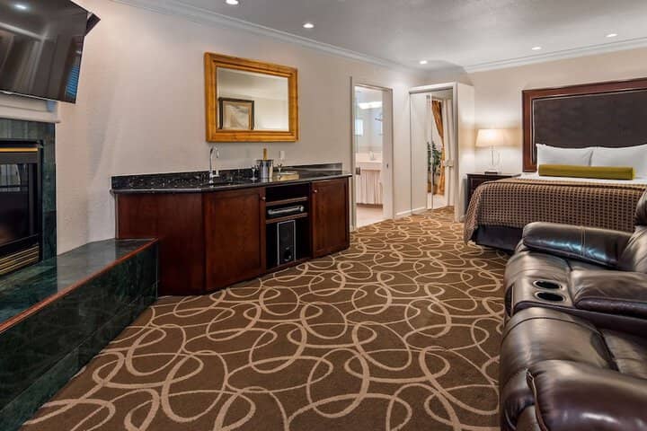 Room 11 of 46