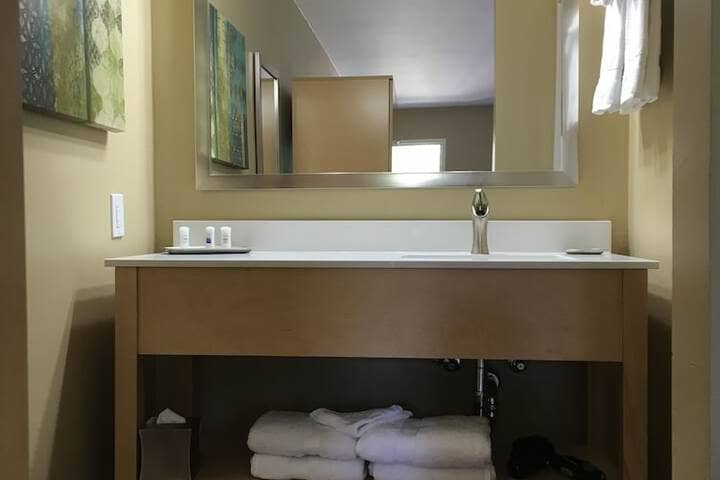 Room 33 of 59