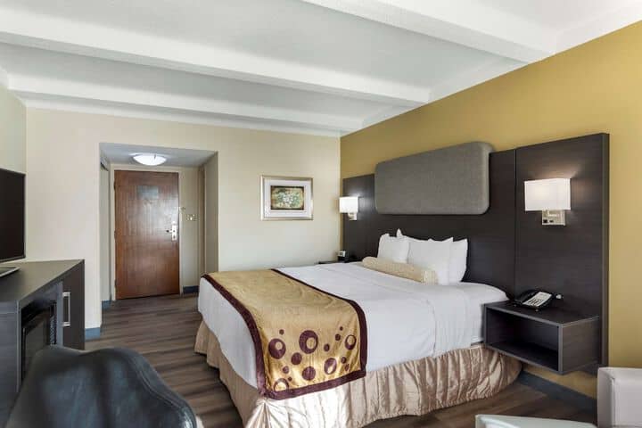 Room 8 of 35