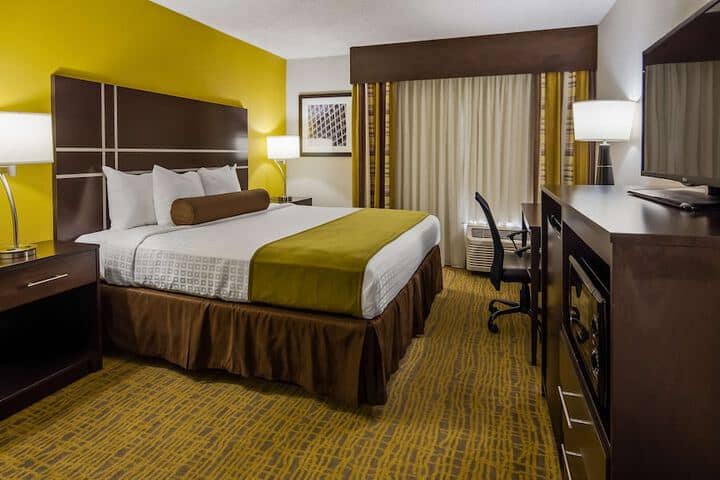Room 12 of 18