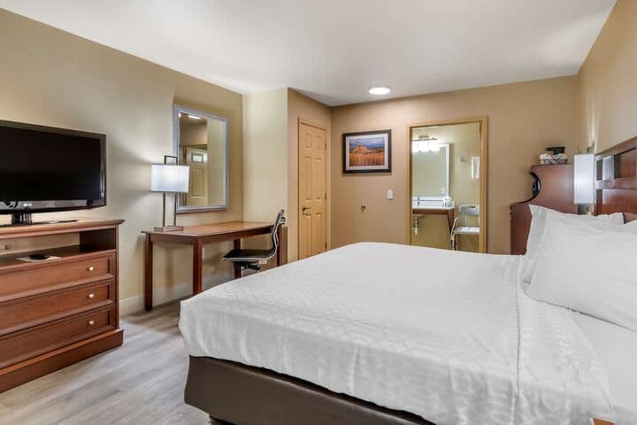 Room 6 of 25