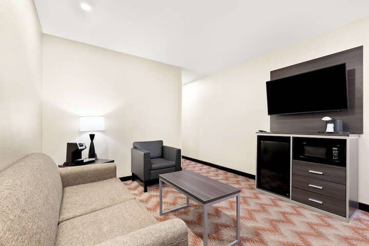 Room 10 of 36