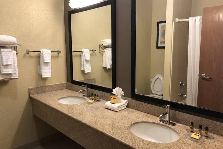 Room 19 of 28