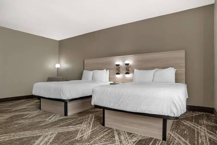 Room 5 of 32