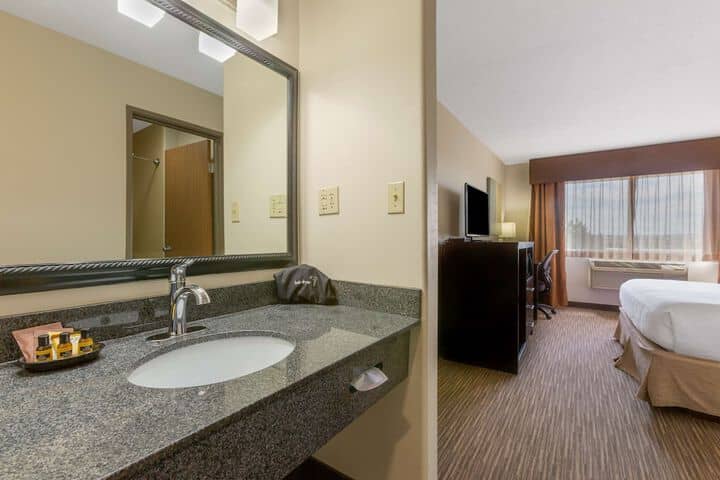 Room 25 of 41