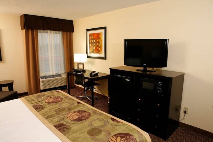 Room 9 of 16