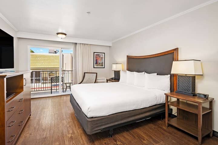 Room 14 of 32