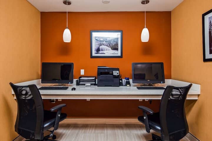 Business Center 38 of 40