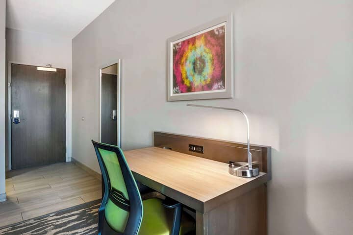 Room 28 of 47