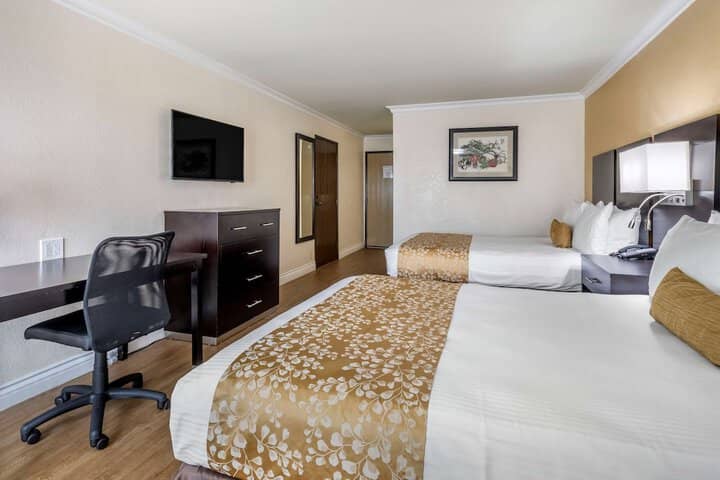 Room 7 of 32