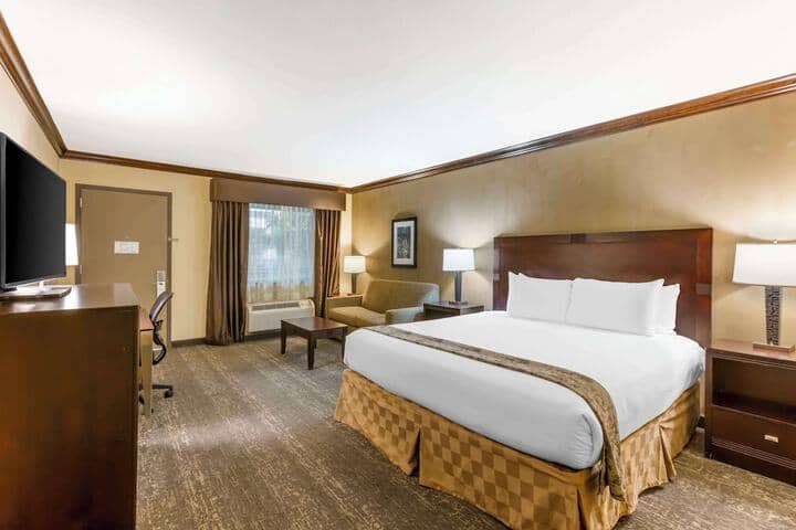Room 10 of 42