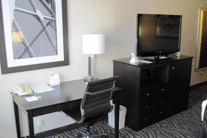 Room 6 of 60
