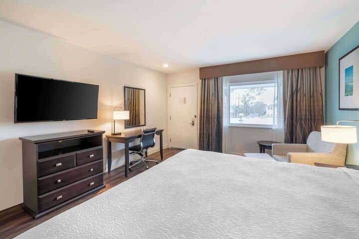 Room 13 of 38