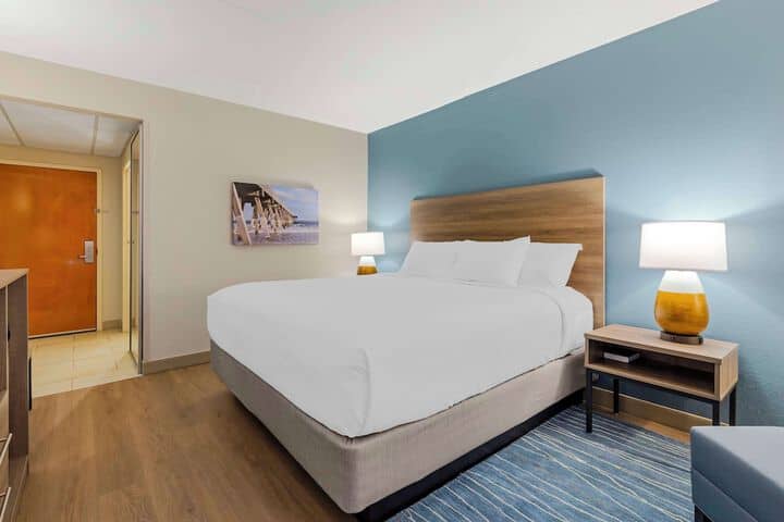 Room 15 of 30