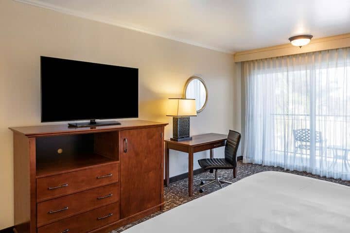 Room 4 of 32