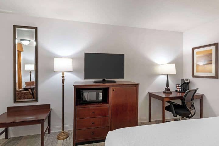 Room 13 of 33