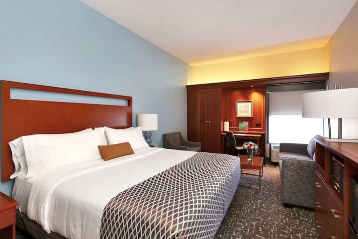 Room 4 of 33