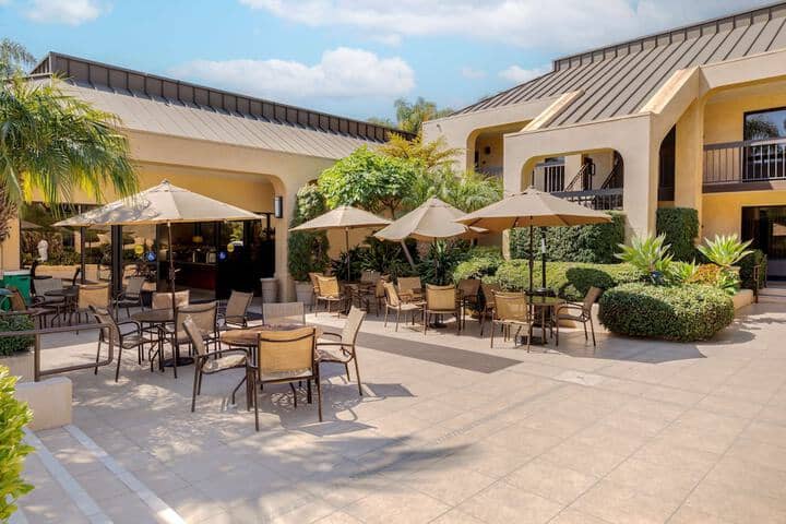 Hotel Exterior 56 of 59