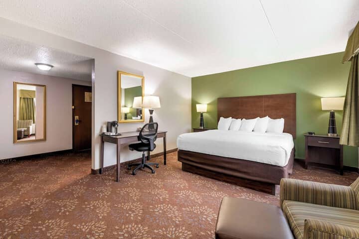 Room 8 of 43