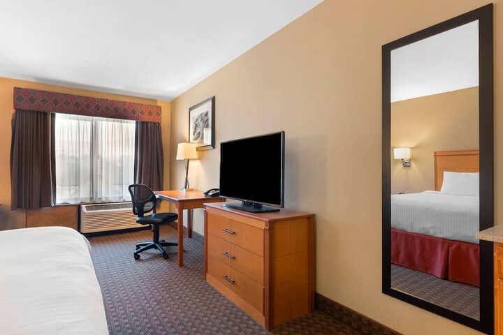 Room 6 of 38