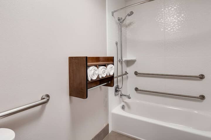 Room 16 of 25