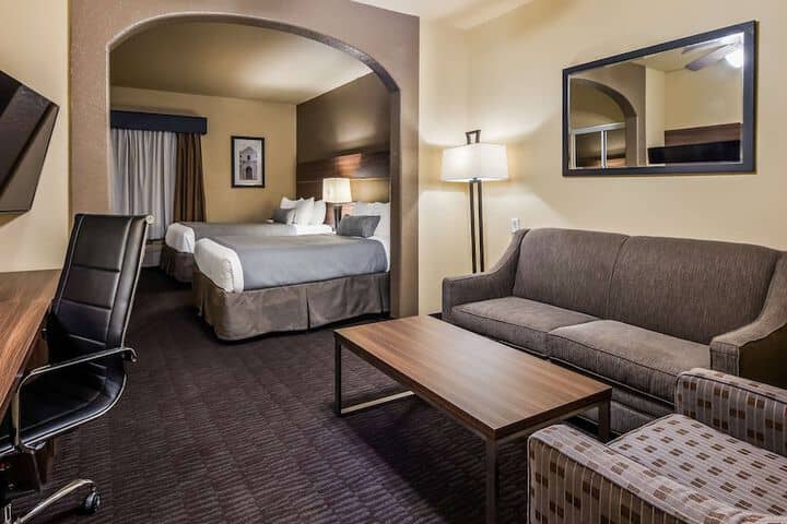 Room 6 of 28