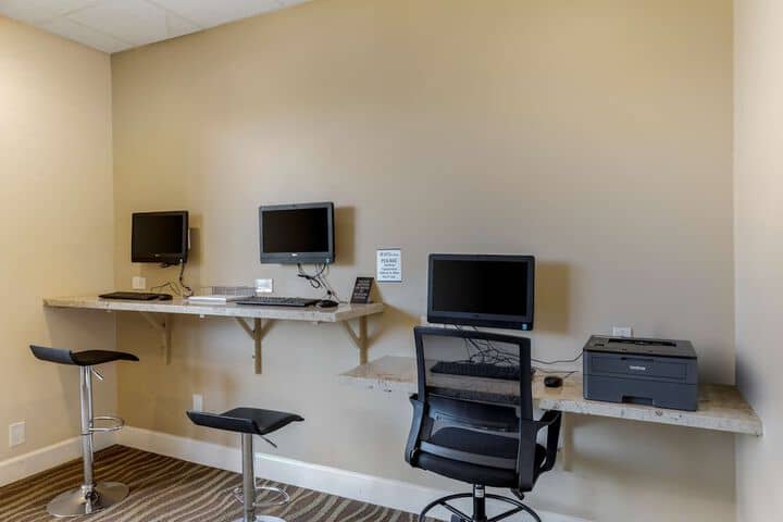 Business Center 54 of 59