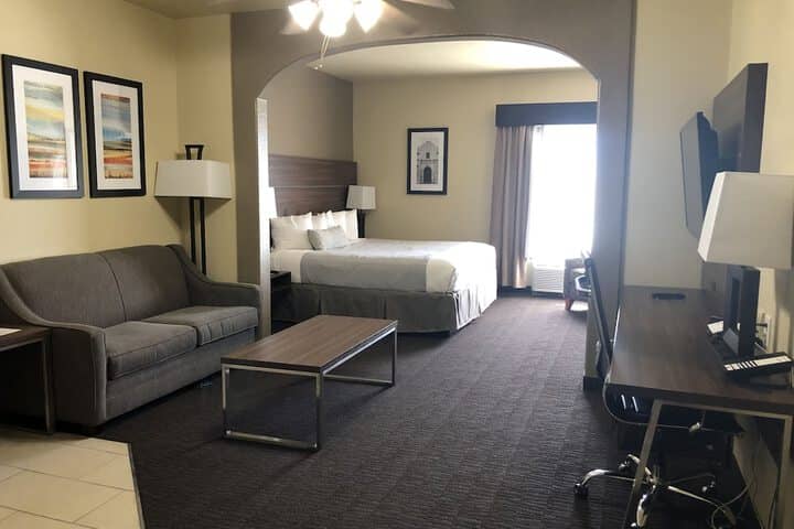 Room 4 of 28